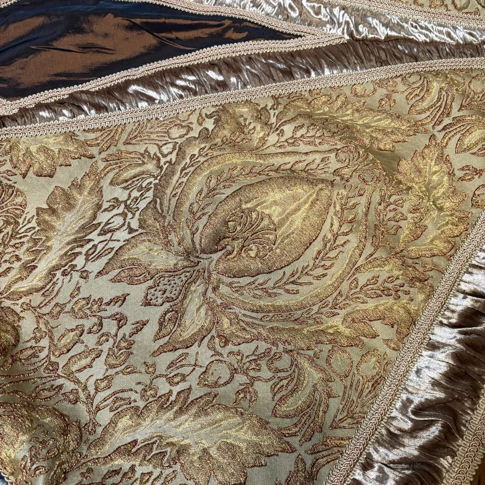 FrontGate Holiday Collection Tree Skirt 66